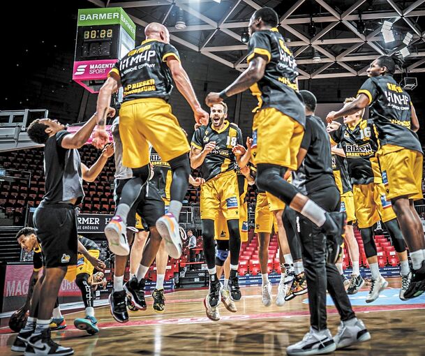 350_0900_32305_BG_LB_MHP_RIESEN_21_04_23_Sportlerehrung_.jpg