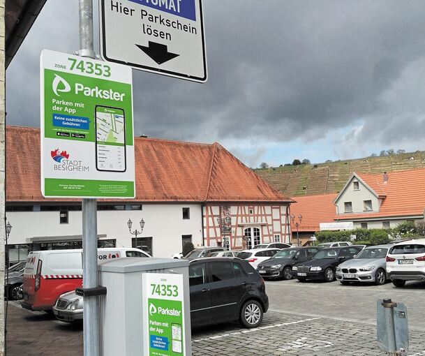 Tickets per Smartphone lösen – wie hier am Kelterplatz. Foto: Stadt Besigheim