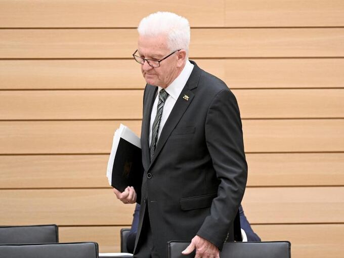 Winfried Kretschmann kommt in den Landtag