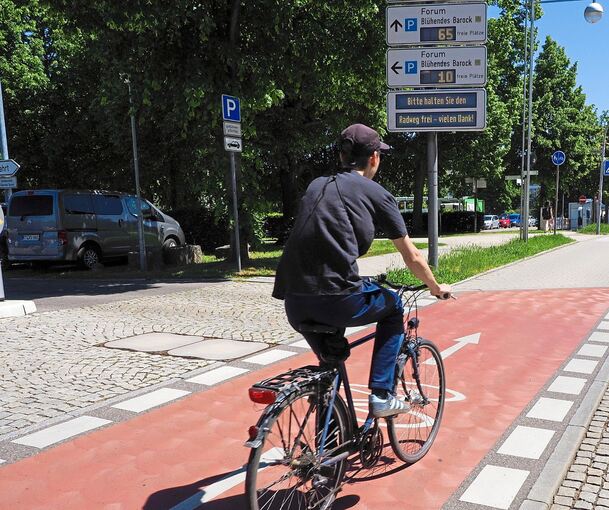 Auf diesem Radweg an der Ludwigsburger Bärenwiese ist das Fahren in beide Richtungen ausdrücklich erlaubt.