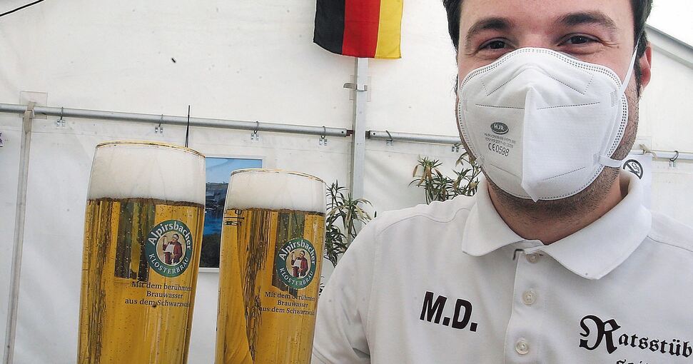 Michael Daibenzeiher im Bönnigheimer Ratsstüble zapft wieder Bier