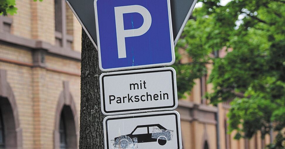 Ein Großteil der Ludwigsburger Kernstadt ist mittlerweile in Parkzonen unterteilt. Wer dort parken will muss Geld bezahlen. Anwohner brauchen einen Parkausweis.Archivfoto: Wolschendorf