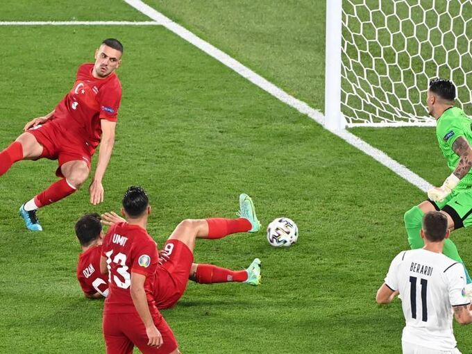 Italien glänzt zum EM-Start: Klarer Sieg gegen die Türkei ...