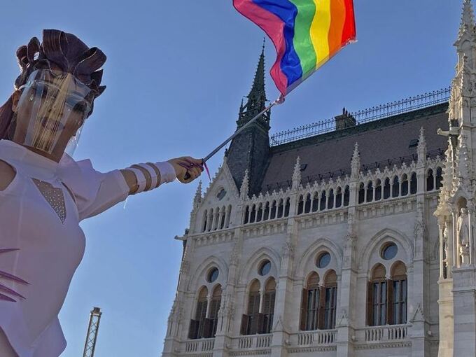 Demonstration gegen homofeindliches Zensurgesetz in Budapest