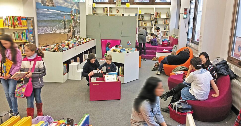 Heute ist die Stadtbibliothek ein moderner Bildungsort für Bürger in jedem Alter. Foto: Archiv
