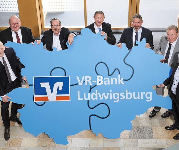 Freuen sich auf die neue VR-Bank Ludwigsburg: Timm Häberle, Klaus Schönthaler, Thomas Palus, Frank Kraaz, Heiko Herbst, Urban Krappen und Joachim Sandner (von links nach rechts). Foto: Michael Fuchs/Volksbank Ludwigsburg