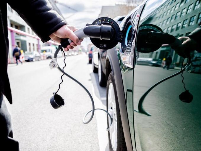 Studie: Wandel zur Elektromobilität Studie: Wandel zur Elektromobilität