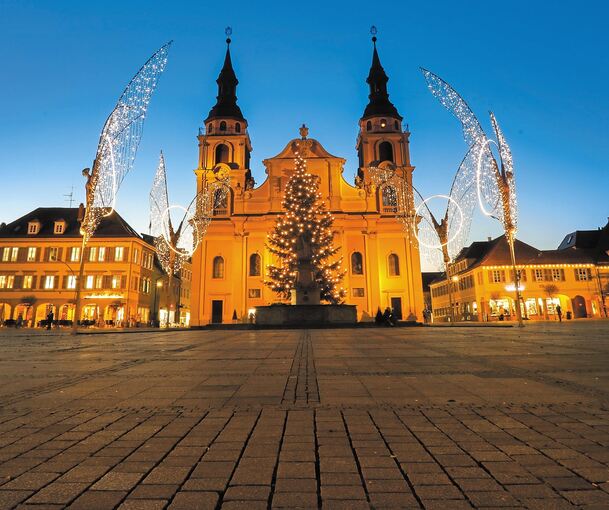 So sah es im vergangenen Jahr während der Adventszeit auf dem Ludwigsburger Marktplatz aus. Der Baum stand ebenso wie die Lichterengel – von Budenzauber jedoch keine Spur. In diesem Jahr soll das wieder anders werden. Der Weihnachtsmarkt soll stattfi