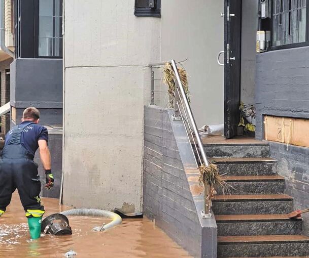 Die Feuerwehren aus dem Kreis im Einsatz nach der Flut in dem einstigen Erholungsort Kordel in Rheinland-Pfalz.Fotos: Feuerwehr