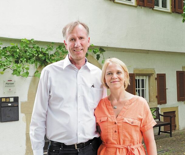 Pfarrer Andreas Bührer – auf dem Foto mit seiner Frau Ute – kehrt der Freiberger Amanduskirchengemeinde nach 17 Jahren den Rücken. Foto: Holm Wolchendorf