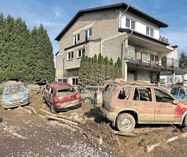 Manche Autos wurden vom Wasser kilometerweit fortgetrieben. Foto: privat