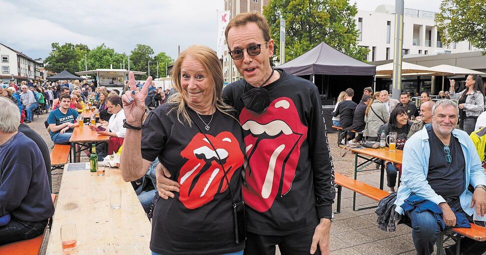 Zuschauer und Musiker präsentierten sich als echte Stones-Fans. fotos: Holm Wolschendorf