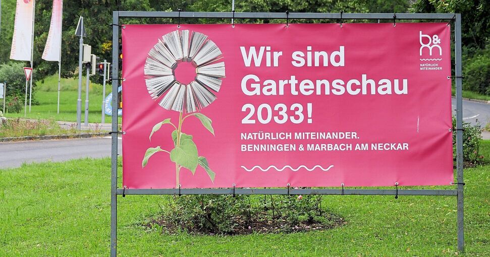 Die Freude darüber, die Gartenschau ausrichten zu dürfen, zeigt sich auch in den Plakaten an den Ortseingängen. Archivfoto: Holm Wolschendorf