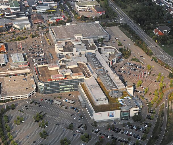 Das Breuningerland im Tammerfeld aus der Luft: Hier soll auf rund 2500 Quadratmetern mehr Platz für Gastronomie und Dienstleistungen entstehen. Bietigheim-Bissingen und Tamm greifen jedoch den Bebauungsplan „Heinkelstraße Nord“ der Stadt Ludwigsburg