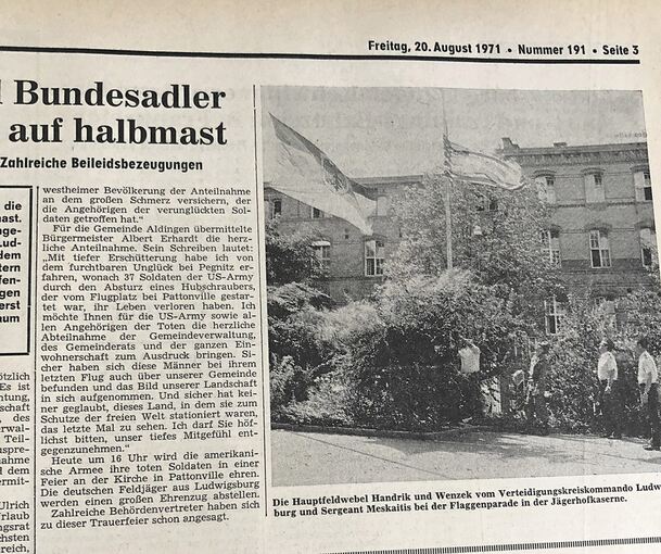 Flaggenparade im Innenhof der Jägerhof-Kaserne. Foto: LKZ-Archiv