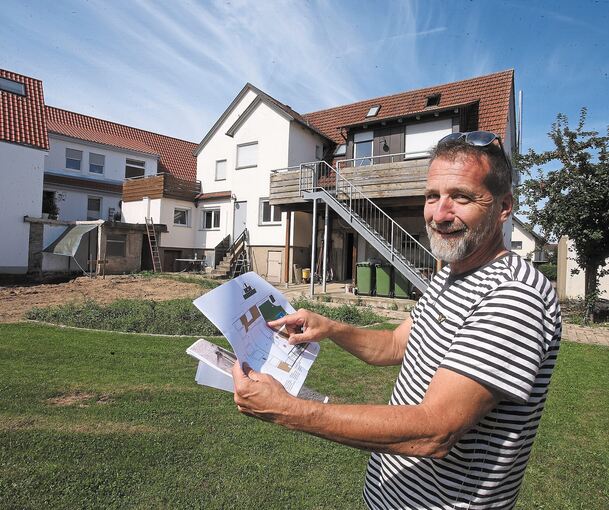 Hat viel vor – und will das in Gemeinschaftsleistung schaffen: Frank Nägele auf seinem Grundstück in Hessigheim. Foto: Alfred Drossel