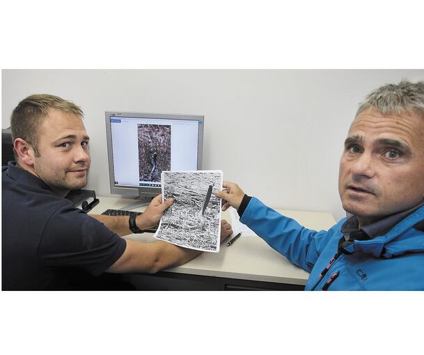 Die Kehrtwende: Bürgermeister Holger Albrich (rechts) und der stellvertretende Feuerwehrkommandant Marcell Reinke bei der Videokonferenz.Foto: Alfred Drossel