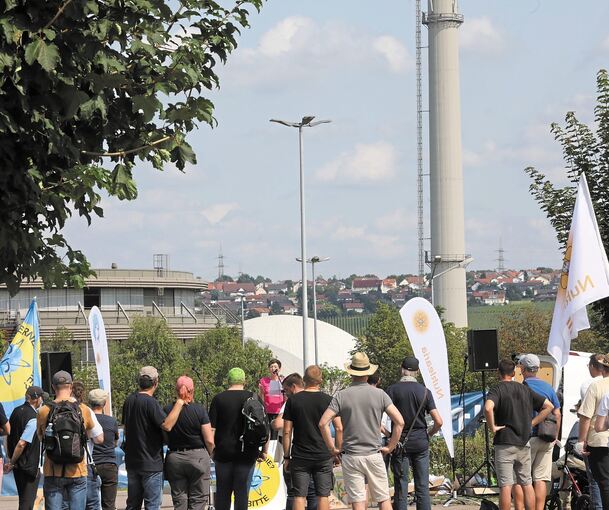 Wollen den Wiedereinstieg in die Kernenergie-Nutzung: Demonstrierende am GKN Neckarwestheim. Foto: Ramona Theiss
