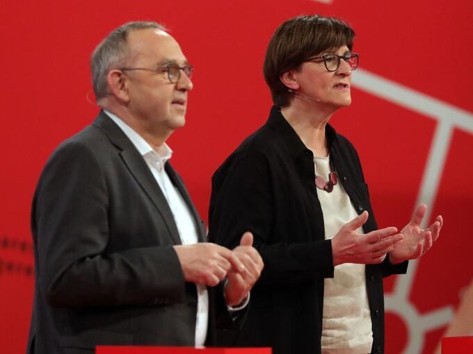 SPD-Vorsitzende Saskia Esken und Norbert Walter-Borjans
