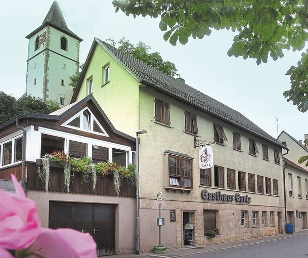 Das Traditionsgasthaus Cantz an der Hessigheimer Gartenstraße mit seinem Saalanbau (ganz rechts).Fotos: Alfred Drossel