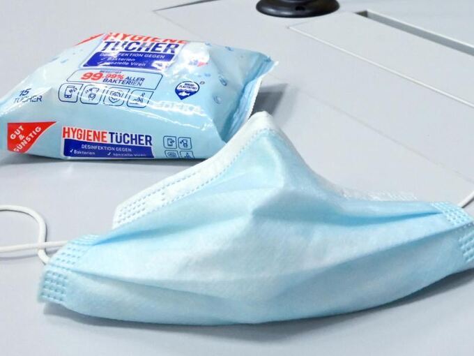 Maske und Hygienetücher Maske und Hygienetücher