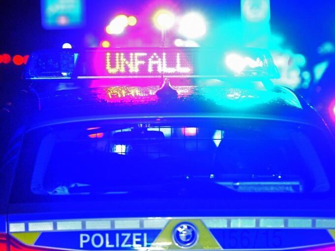 Polizei Blaulicht bei Unfallaufnahme