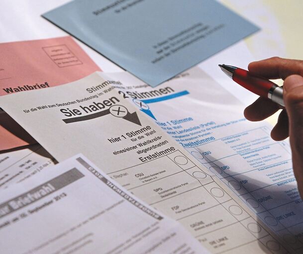 Zwei Stimmen hat man bei der Bundestagswahl – wer diese aber auf dem Zettel eines falschen Wahlkreises abgibt, produziert eine ungültige Erststimme. Archivfoto: dpa