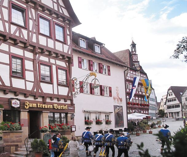 Am historischen Marktplatz von Markgröningen steht das Traditionsgasthaus „Zum treuen Bartel“.Fotos: Alfred Drossel