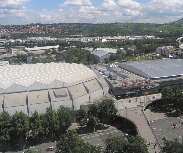 Stuttgarter Hallenduo: Die Schleyer-Halle (links) neben der moderneren Porsche-Arena. Archivfoto: CZ