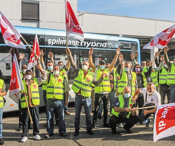 Bereits im September hatten die Busfahrer im Landkreis ihre Arbeit niedergelegt. Archivfoto: Ramona Theiss