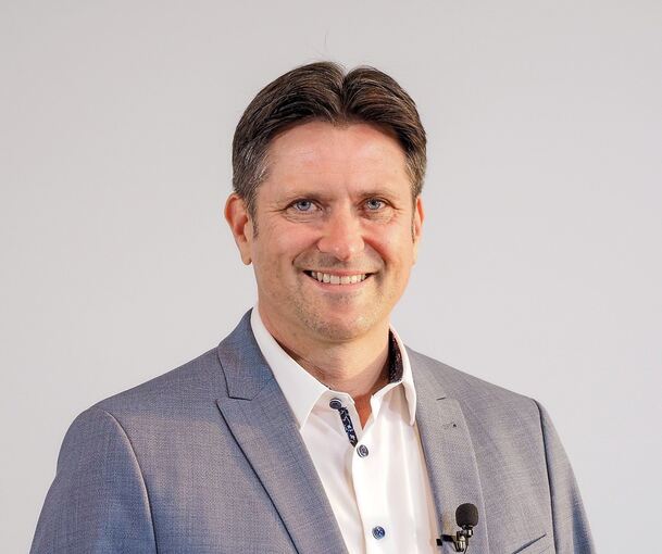 Freibergs Bürgermeister Dirk Schaible sieht die Stadionpläne kritisch.