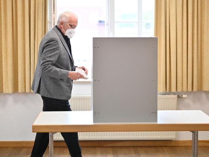 Bundestagswahl - Stimmabgabe Kretschmann (Bündnis 90/ Die Grüne