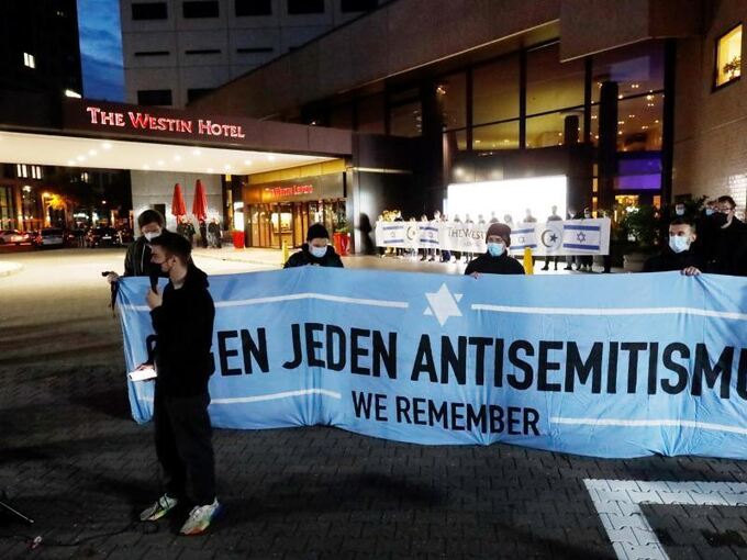 Demonstration vor dem Hotel Westin Leipzig