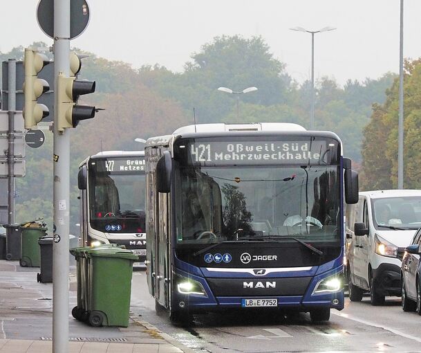 Der VVS erhöht alljährlich die Fahrpreise für Busse und Bahnen: 2022 wird es ab dem 1. April teurer. Foto: Holm Wolschendorf