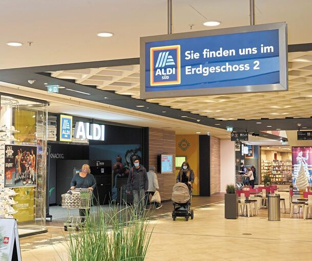 Zwischen Schuhen, Dekoartikeln und Snacks gibt es jetzt im Marstall auch eine Aldi-Filiale. Foto: Andreas Becker