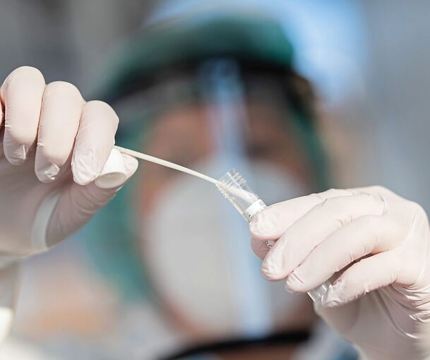 Alexander G., der die Kassenärztliche Vereinigung bei Coronatests betrogen hat, muss hinter Gitter.