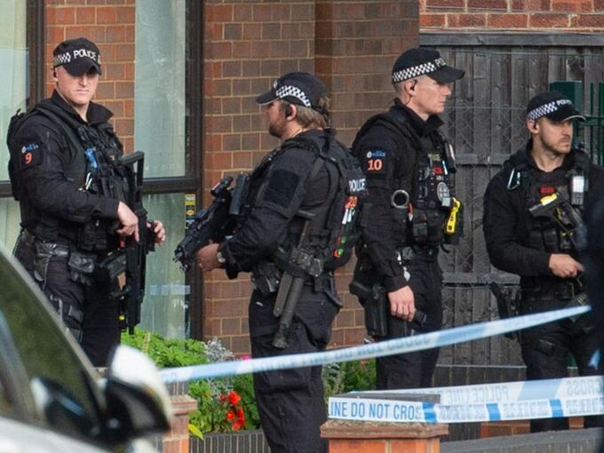 Polizei stuft tödlichen Messerangriff als Terrorakt ein