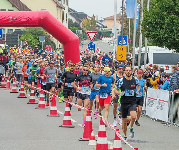 Insgesamt laufen knapp 3000 Sportler bei den Läufen mit. Foto: Holm Wolschendorf