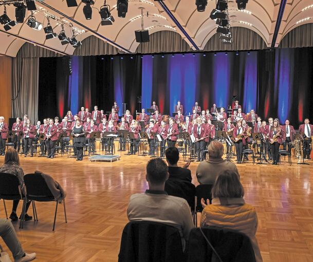 Der Musikverein Oßweil/Stadtkapelle Ludwigsburg im Forum. Zwei Stücke wurden aufgezeichnet und nach Genf geschickt.Foto: Andreas Essig