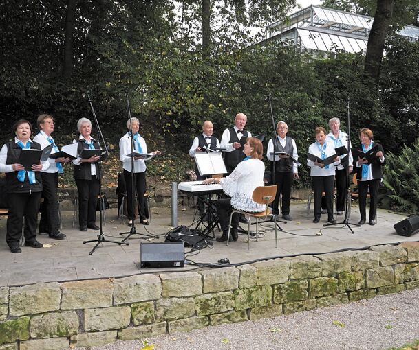 Die „Singende Oststadtrunde“ bei einem ihrer Auftritte im Blühenden Barock. Foto: Andreas Becker