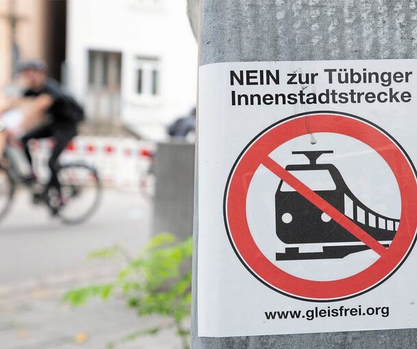 In Tübingen hat ein Bürgerentscheid die Pläne für den Streckenverlauf der geplanten Stadtbahn gestoppt. Welche Schlüsse ziehen daraus die Akteure im Kreis Ludwigsburg? Foto: Bernd Weißbrod/dpa
