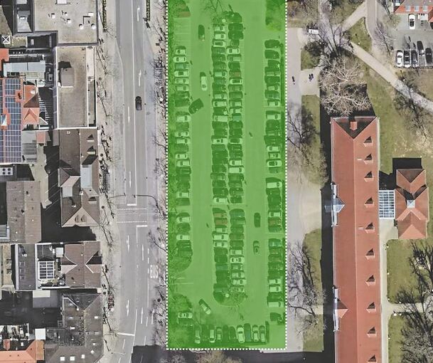In diesem Bereich (grün unterlegt) soll der Arsenalplatz im Jahr 2023 umgebaut werden. Statt der Parkplätze sollen dann viele Bäume den Platz zieren. Grafiken: Stadt Ludwigsburg