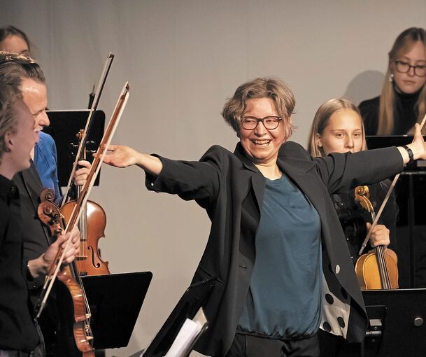 Ute Kabisch (Mitte) war 15 Jahre lang Dirigentin des Jugendsinfonieorchesters Ludwigsburg. Foto: Andreas Essig