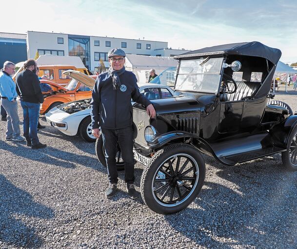Eugen Friedel aus Hochdorf ist stolz auf seinen Ford, Modell T von 1924.
