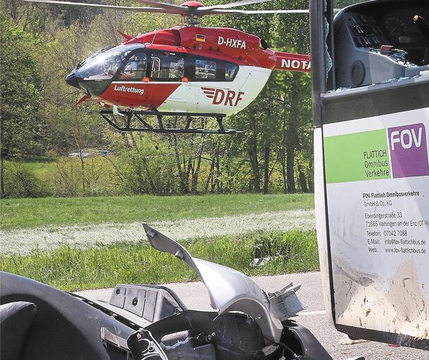 Gerade bei Unfällen auf dem Land, wie hier bei Horrheim, sind die Hubschrauber oft am schnellsten zur Stelle.Archivfoto: Alfred Drossel