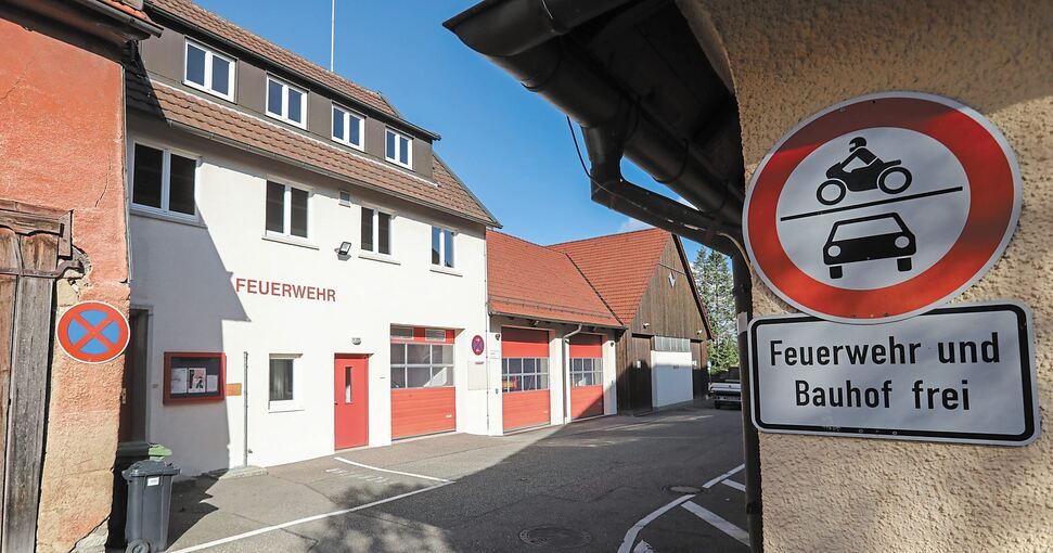 Bauhof und Feuerwehr in Hessigheim sind derzeit mitten im Ort an der Ottmarsheimer Straße untergebracht. Der Standort ist aus vielerlei Hinsicht nicht optimal. Foto: Ramona Theiss