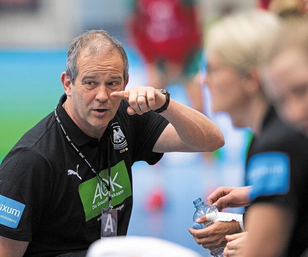 Muss jetzt liefern: Bundestrainer Henk Groener.Foto: Guido Kirchner/dpa