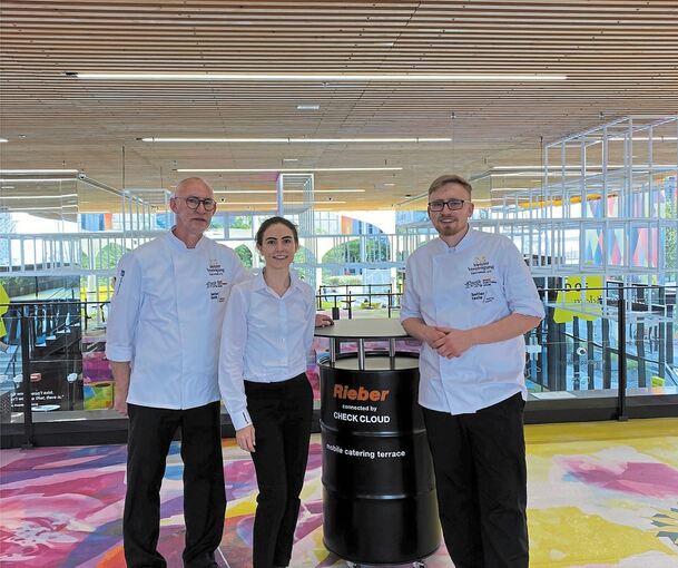 Familie Schmid hat im Pavillon des Landes in Küche und Service mitgewirkt. Fotos: privat