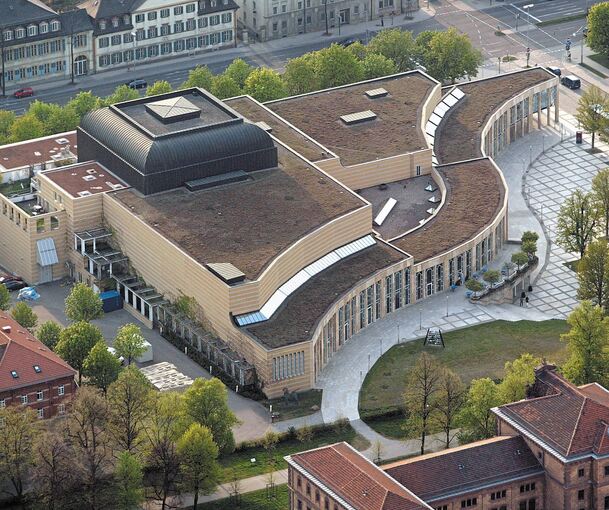 Das Forum, architektonisch immer noch ansprechend, ist in die Jahre gekommen, jetzt soll ein Gesamtsanierungskonzept erstellt werden. Archivfoto: Alfred Drossel