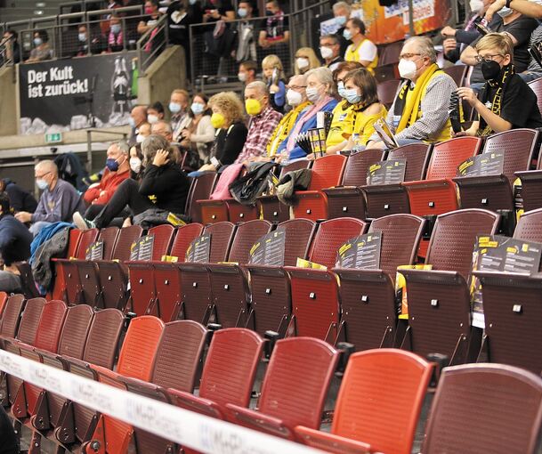 Die Furcht vor sinkenden Zuschauerzahlen – hier ein Spiel in der MHP-Arena – bedrückt die Verantwortlichen der Sportvereine.Archivfoto: Baumann